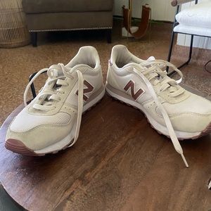 New Balance tennis shoe-mauve/taupe, size 8.5